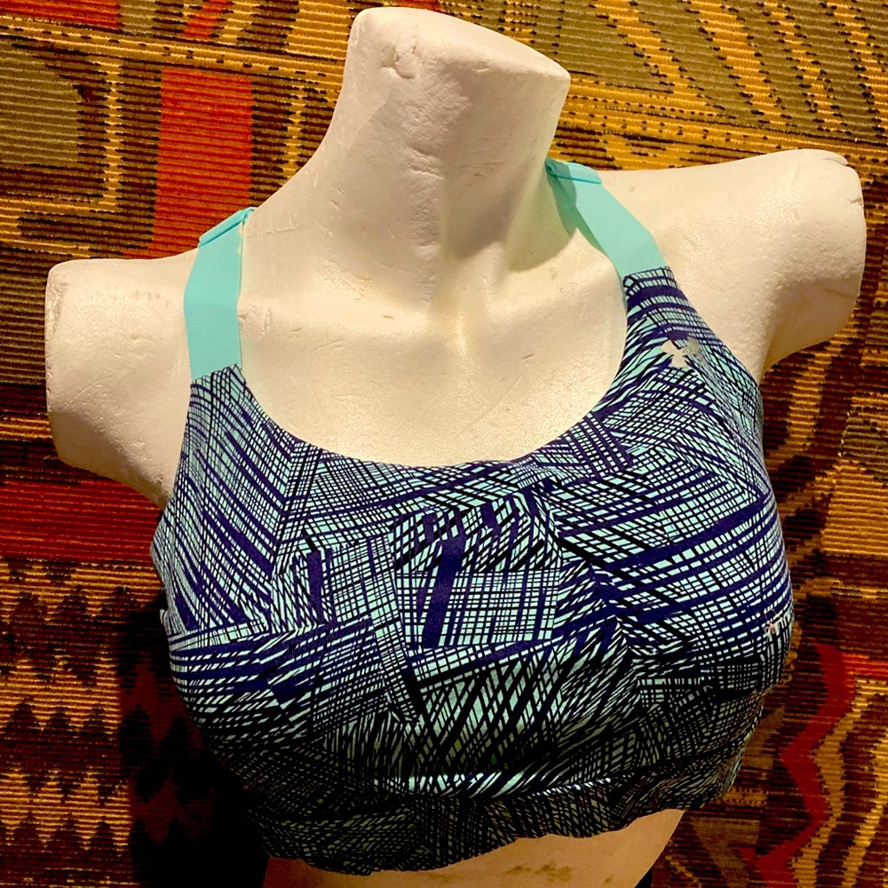 Under Armour Compression Large Pullover Sports Bra